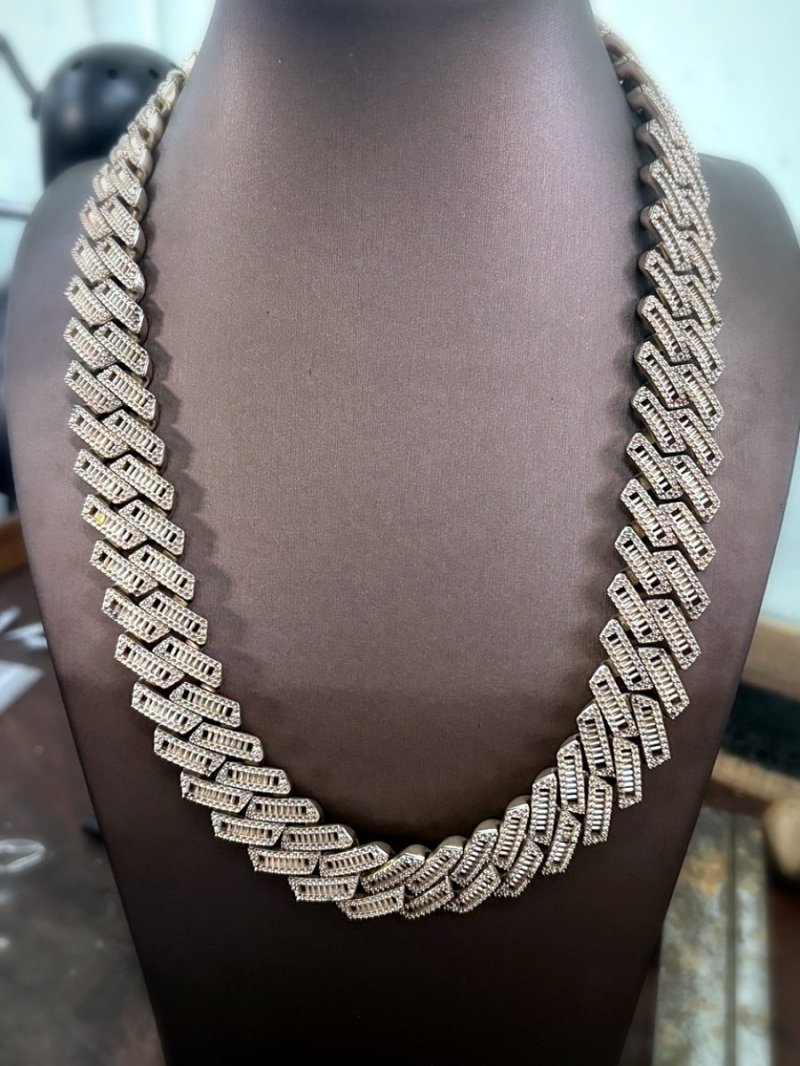 สร้อยคอ Cuban Link ฝังเพชรเต็มเส้น